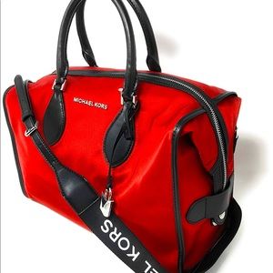 ♥️Michael Kors Connie Duffle♥️